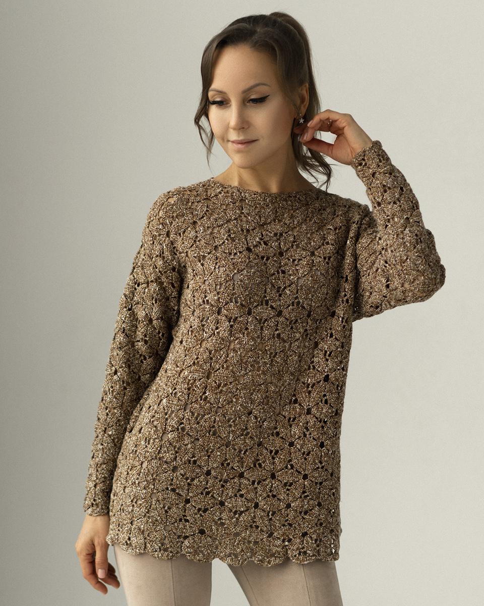 Джемпер Цветы на модели Евгении