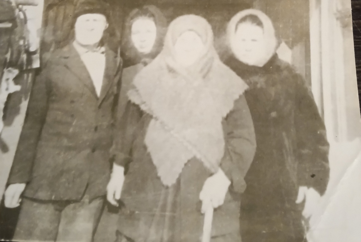 Дети первых переселенцев на хутор Ишкильдинский.