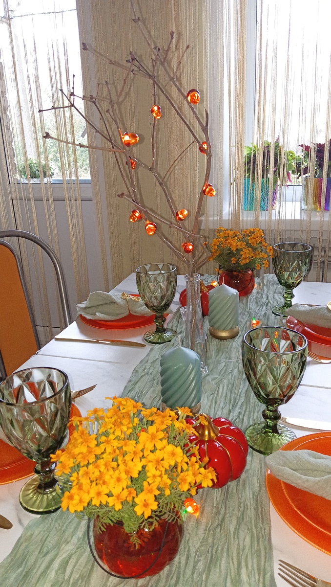 Дорожка в осенней сервировке. Фото автора