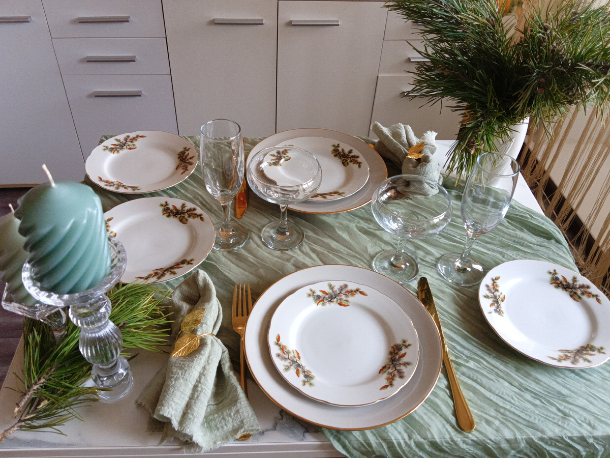 Дорожка в винтажной сервировке. Фото автора