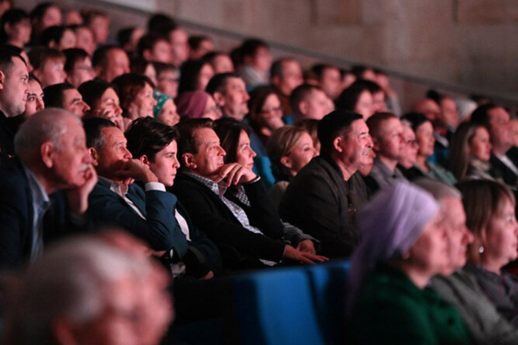    «Ильсур Метшин приходил приходил на представление „Мунча ташы“ и ему очень понравилось наше выступление».   
Фото: kzn.ru