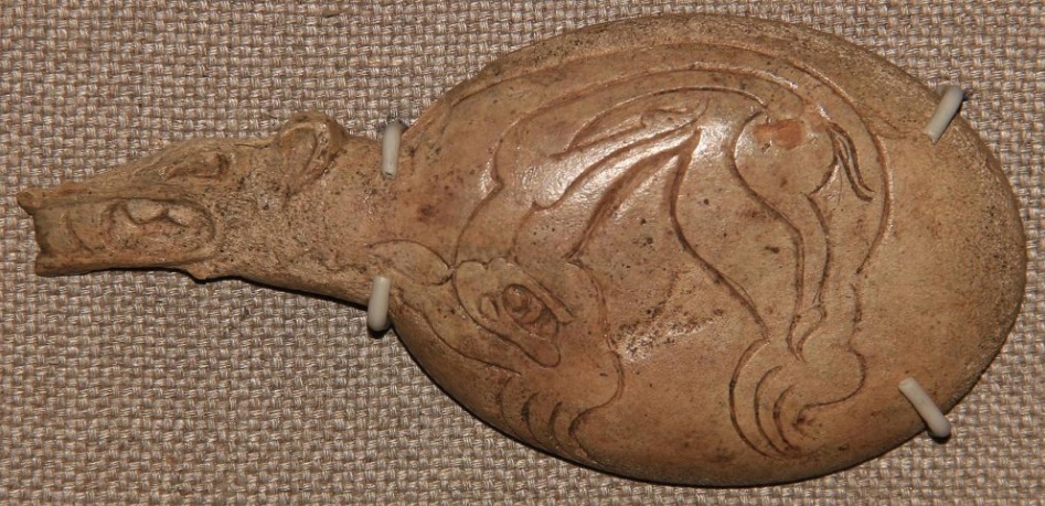 Савроматская костяная ложка с протомой медведя. Найдена в Оренбургской губернии. VI-V вв. до н.э. ГИМ