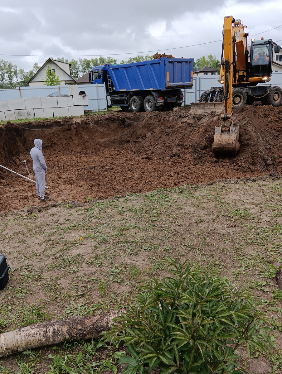 Фото автора. Начало стройки, май,  2023 год.