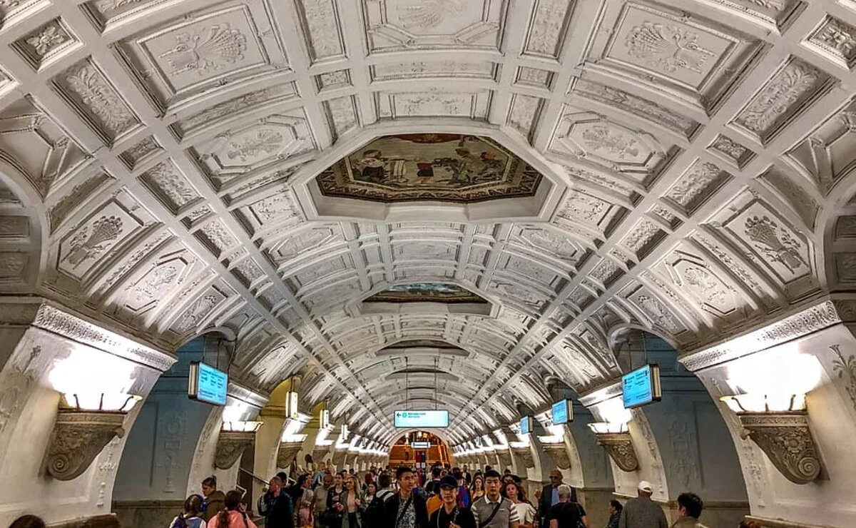    «Требований все больше, а возможностей – все меньше»: московским гидам ограничивают работу в общественных пространствах