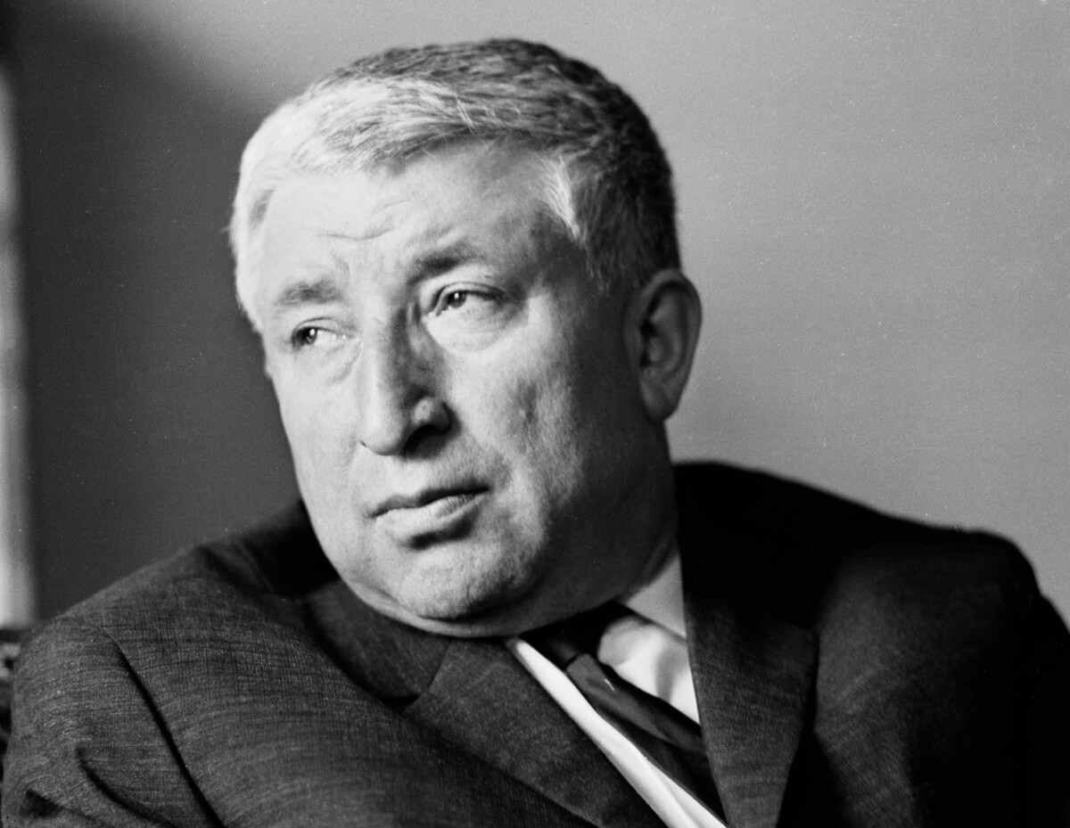 Расул Гамзатов