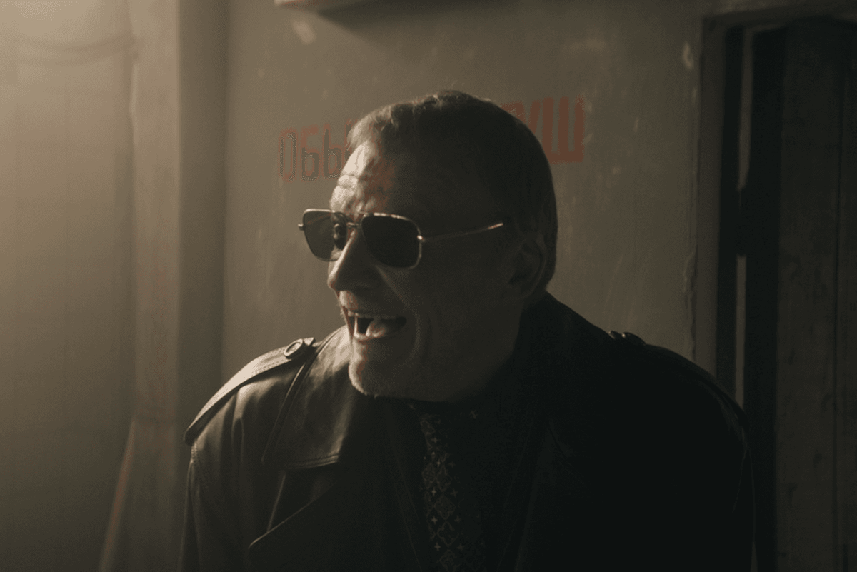 Алексей Серебряков в роли смотрящего по кличке Покрышка "НМГ Кинопрокат"