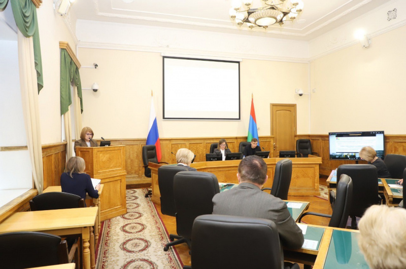    Парламентарии узнали, как дети из Карелии будут отдыхать на летних каникулахЗаксоборание Карелии