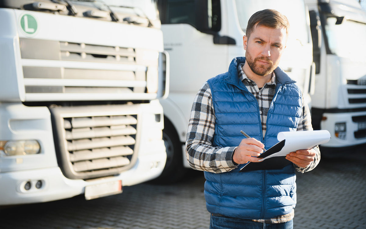 Hryshchyshen Serhii / Shutterstock / FOTODOM📷Специалист по БДД разрабатывает и внедряет мероприятия, направленные на обеспечение безопасности дорожного движения на соответствующем предприятии или в организации