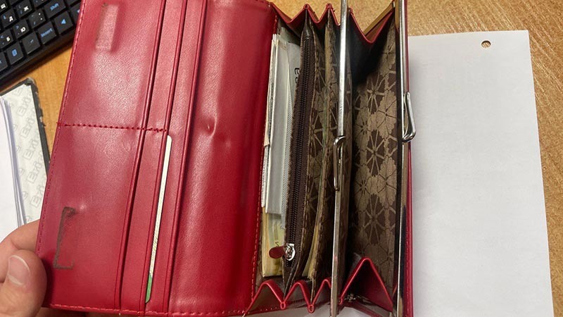    34-летний мужчина похитил денежные средства из кошелька своей знакомой