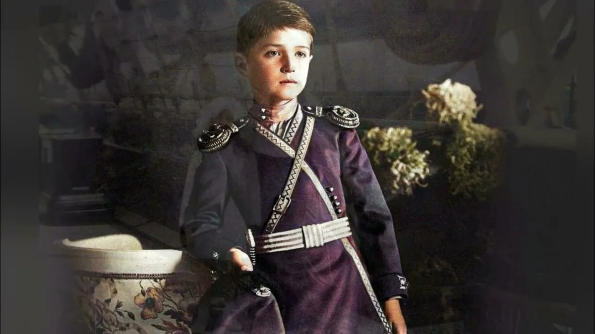 Цесаревич Алексей. Гемофилия – это наследственное расстройство свёртываемости крови, вызванное мутацией в Х-хромосоме. 