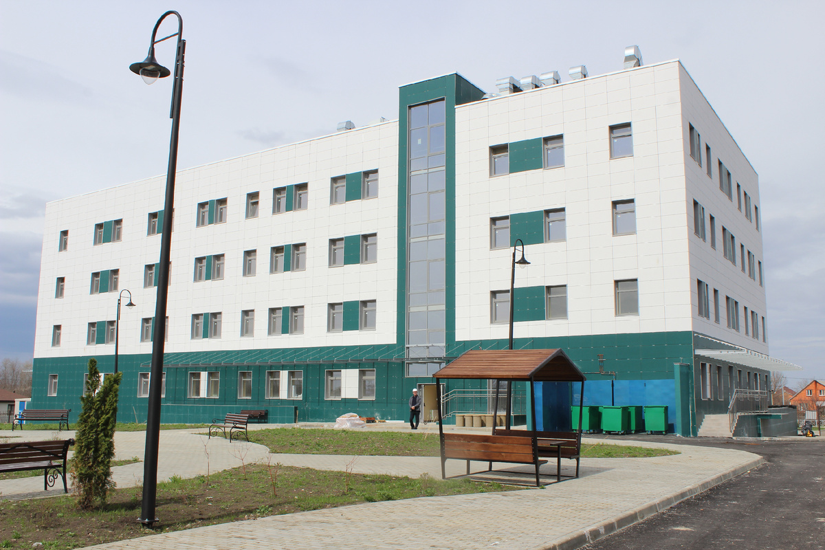 Сегодня уже поликлиника приобрела законченный внешний вид