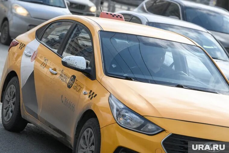 Таксисты в ХМАО зарабатывают свыше 150 тысяч рублей в месяц. Фото: Илья Московец © URA.RU
