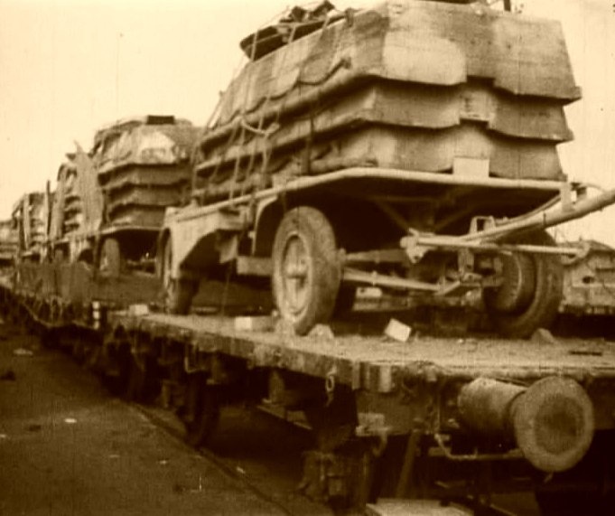 Брошенный противником состав с боеприпасами и техникой. 