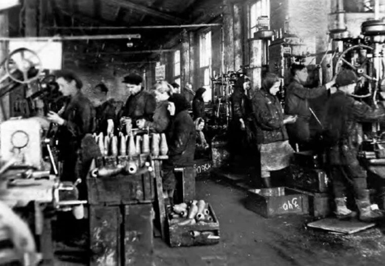 В годы войны златоустовцы открыли в городе трудовой фронт. Фото: книга «Этот День Победы»