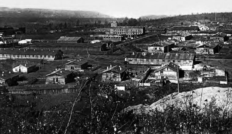 Вид 1942 года на район машиностроительного завода, который с первых дней войны обеспечивал фронт вооружением. Фото: книга «Этот День Победы» (авторы-составители Сергей Волокитин и Александр Козлов)