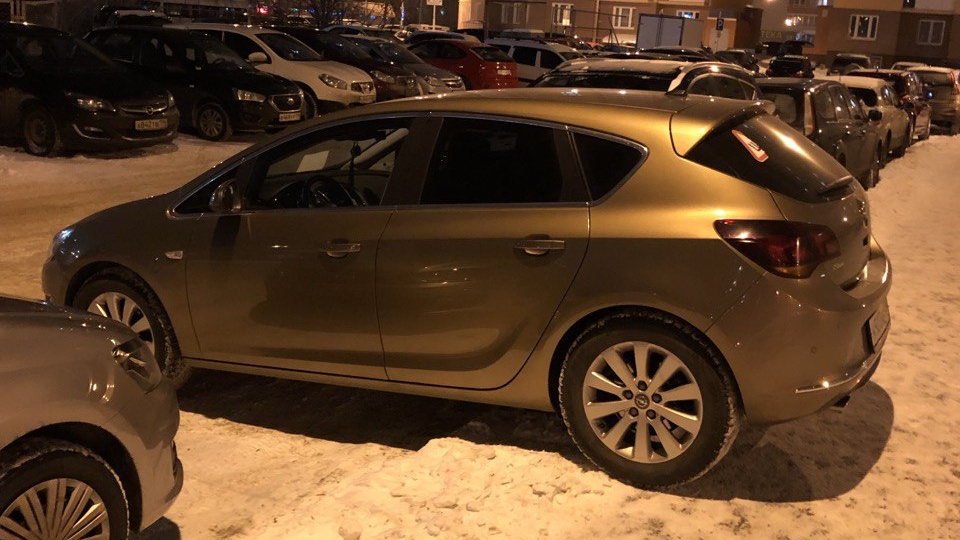 Выпивали в машине на пассажирском. Запотели окна, включили кондер. Подъехали ГАИ и сказали "лишение". Снова чуть не лишился прав