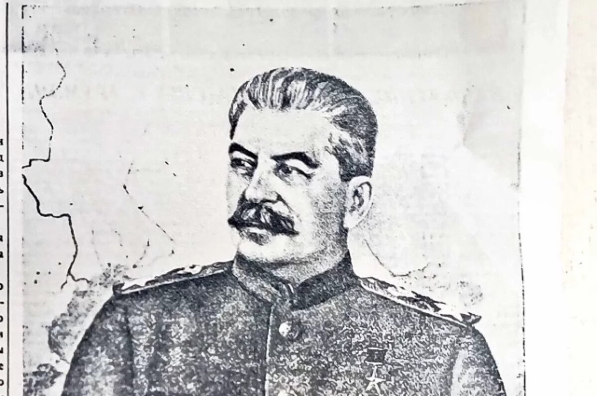    В Омске у кафе на 10 лет Октября появилась статуя Иосифа Сталина