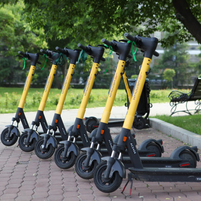 У жителей Иркутска появилась возможность сообщить о нарушениях правил использования прокатными электросамокатами любого оператора. Ассоциация операторов микромобильности запустила чат-бот в мессенджере Telegram. Об этом сообщили в пресс-службе администрации Иркутска.