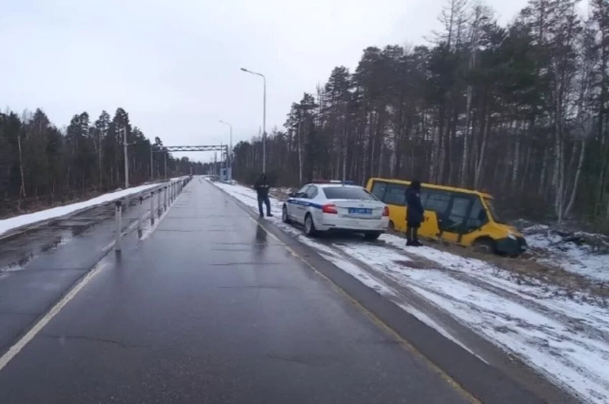    Школьный автобус с 6 детьми попал в ДТП по дороге в Улан-Удэ
