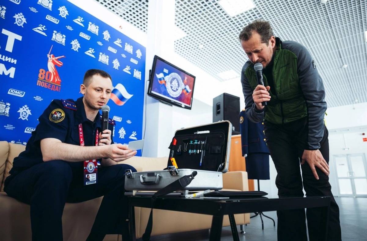    Следователи из УрФо рассказали кадетам Ханты-Мансийска о работе СКР