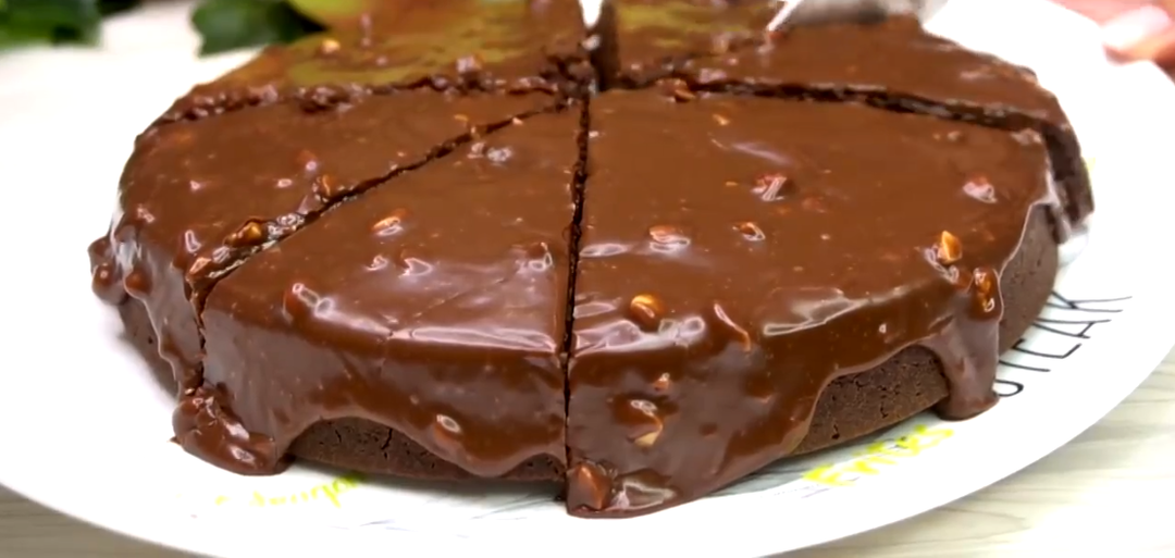 Этот торт "Сникерс" готовится 20 минут. Звание непревзойденной хозяйки у вас в кармане