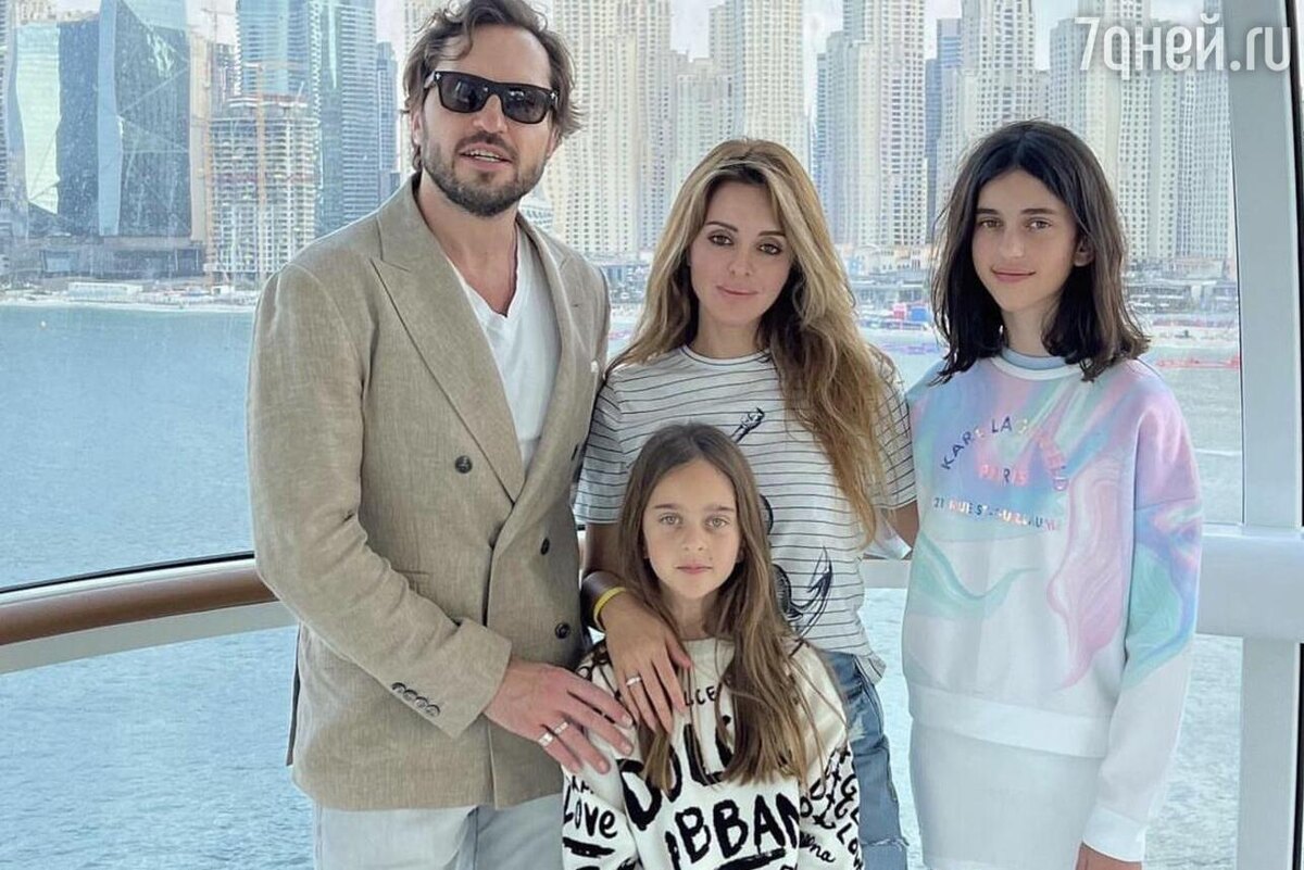   Александр Ревва с семьей соцсети
