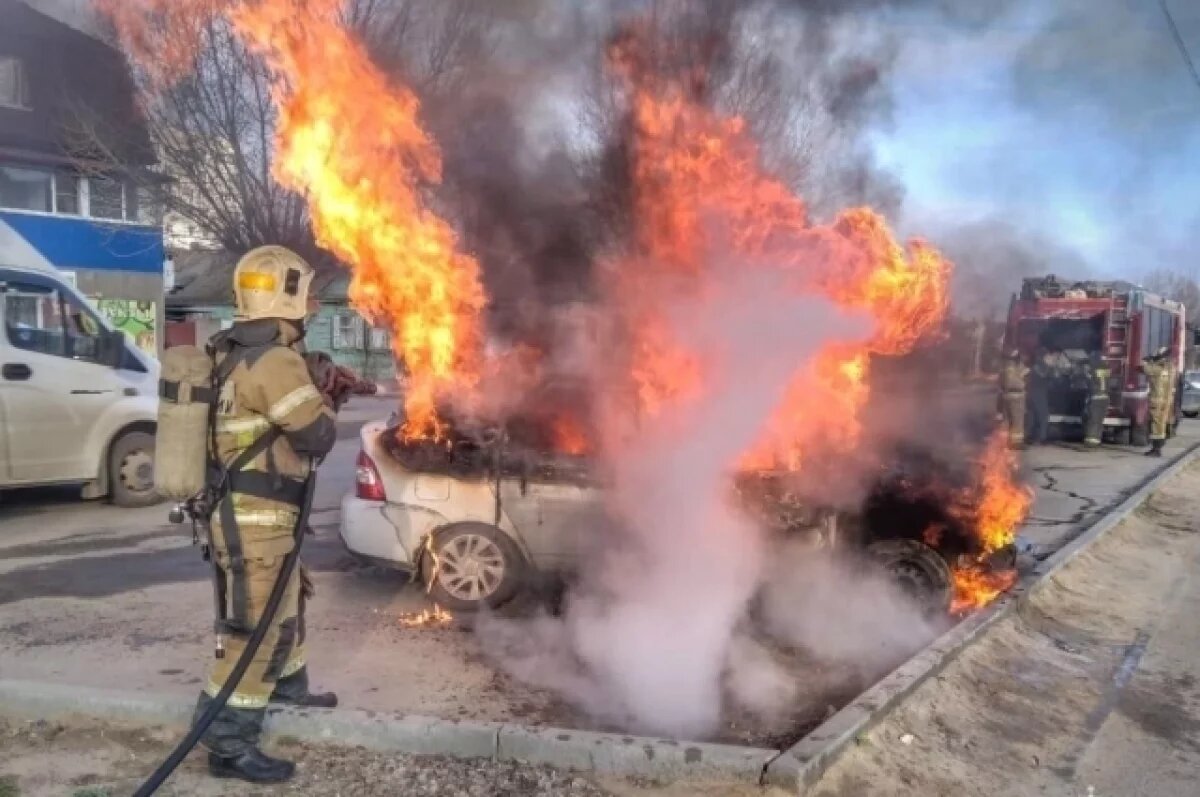    Еще одну «Ладу» погубил огонь на севере Волгограда