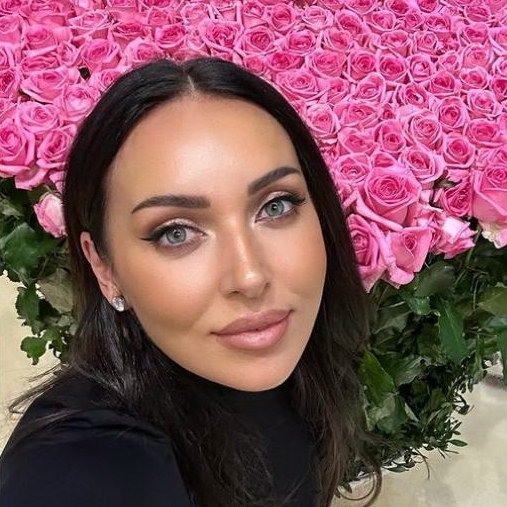     Алсу решила не распыляться на случайные свидания