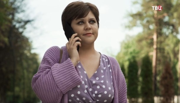 Подобное содержание всех серий сериала "Детектив на кончике пера" (2024