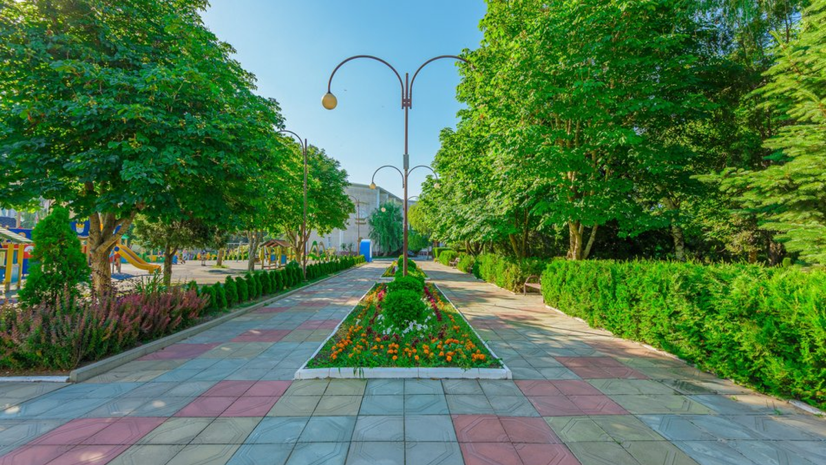 Фото территории отеля «Парус» в Анапе