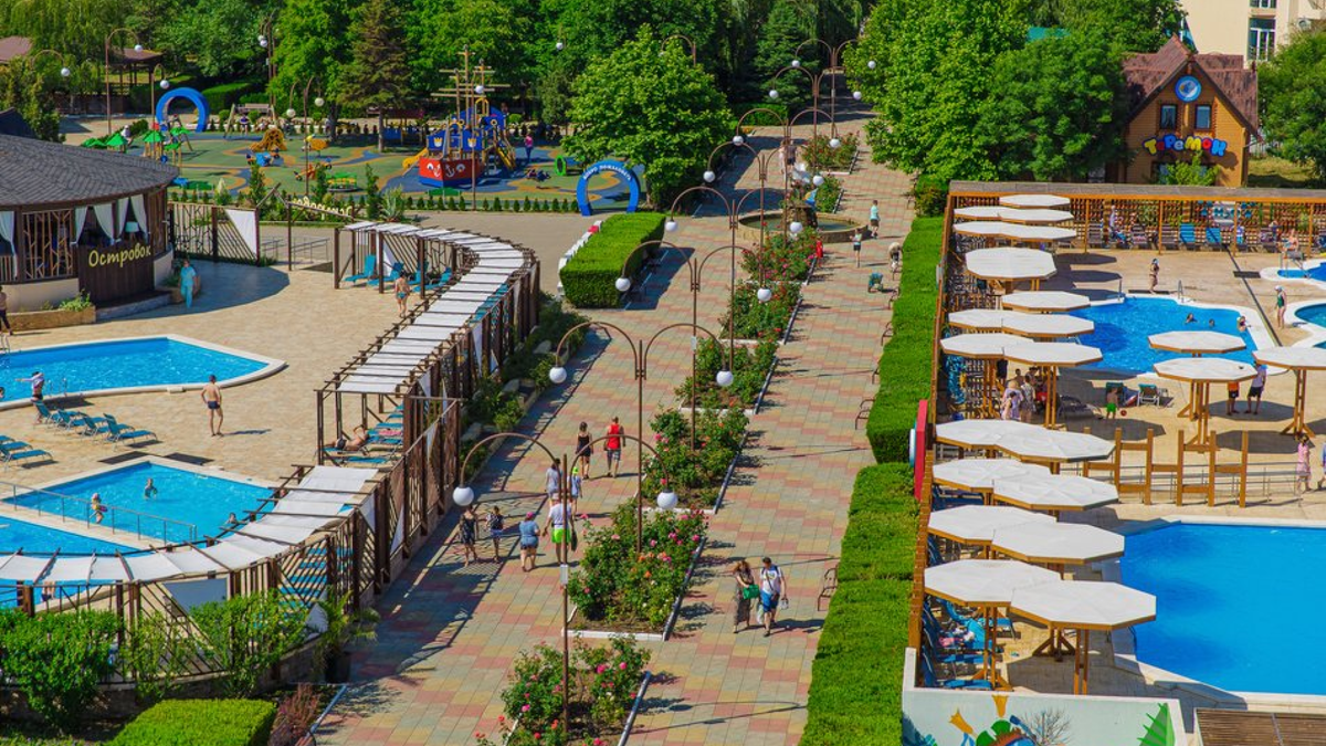 Фото территории отеля «Парус» в Анапе