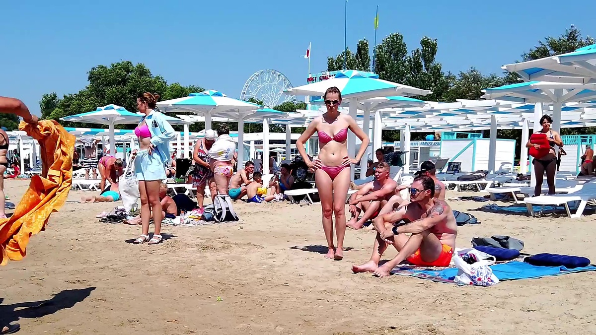 Пляж в Анапе летом