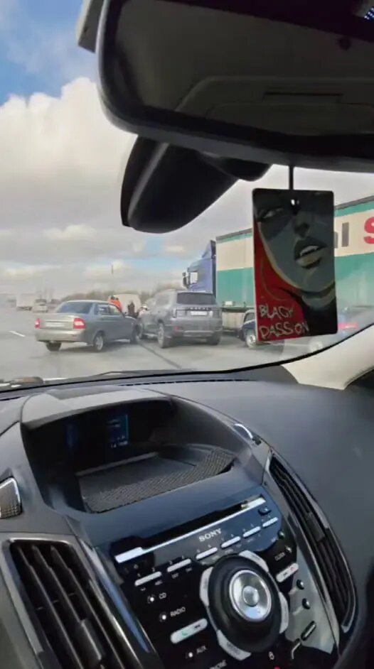    Фото: скриншот из видео в телеграм-канале «Мегаполис | ДТП и ЧП | Санкт-Петербург | Питер».