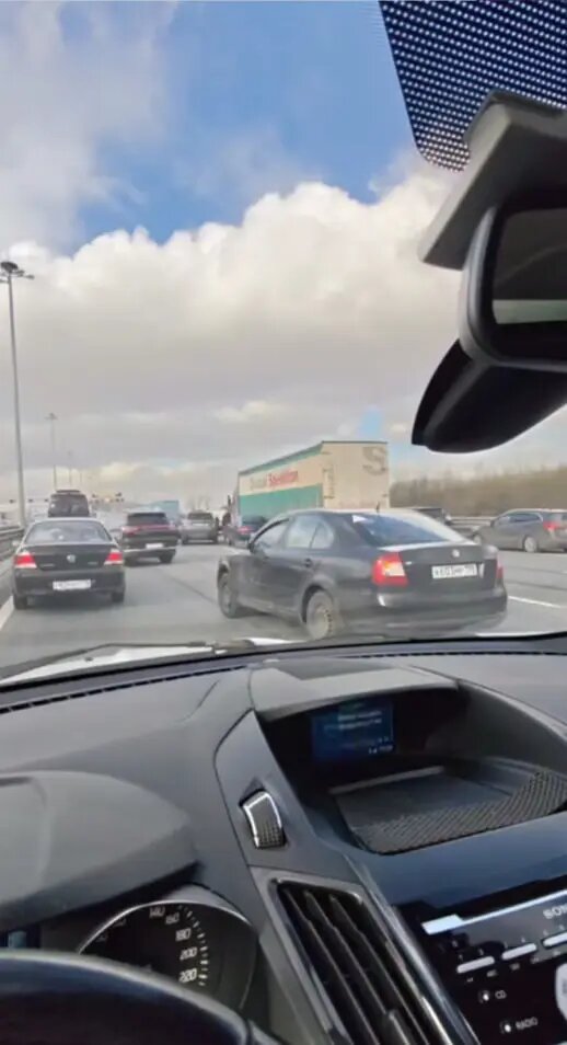    Фото: скриншот из видео в телеграм-канале «Мегаполис | ДТП и ЧП | Санкт-Петербург | Питер».