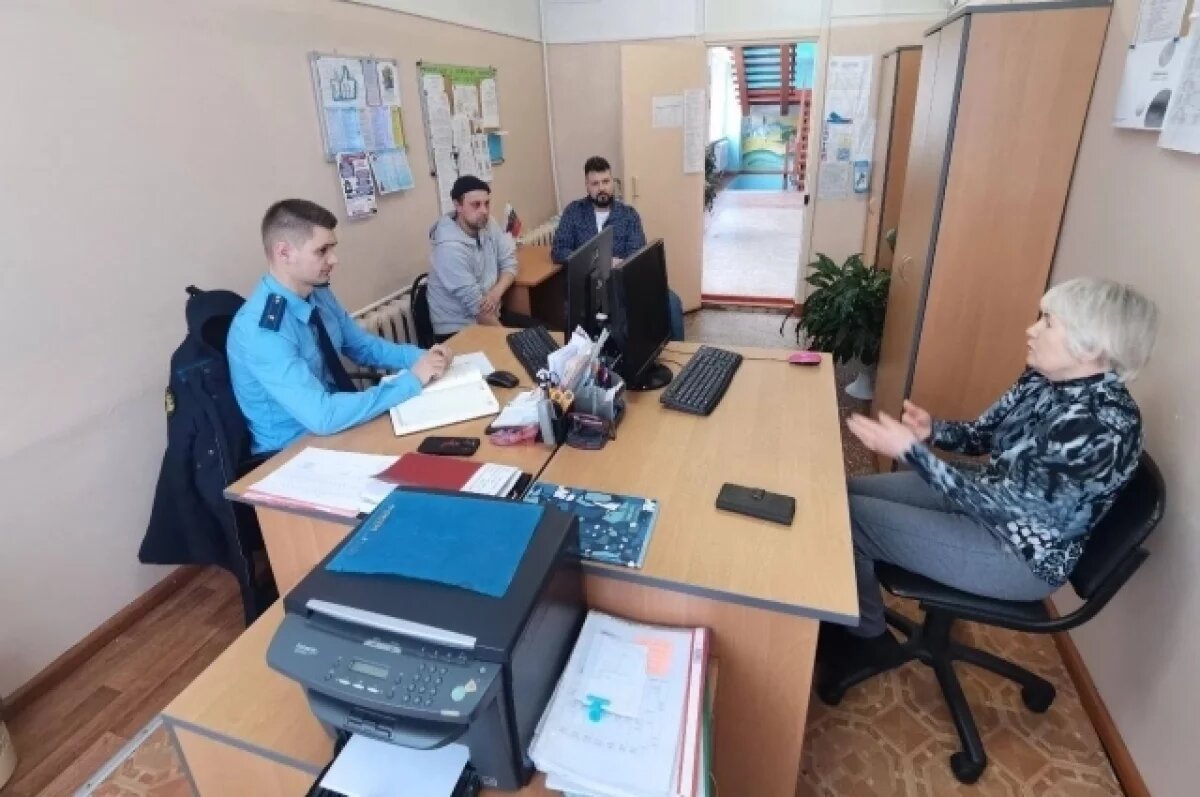    Учителям Вилючинска спустя почти месяц задержки выплатили зарплату