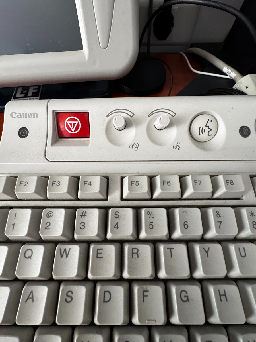 Аварийный выключатель на клавиатуре. 