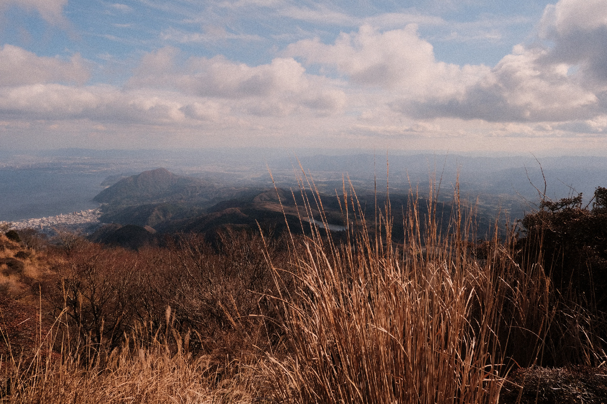 Гора Цуруми, высота 1375 метров над уровнем моря.