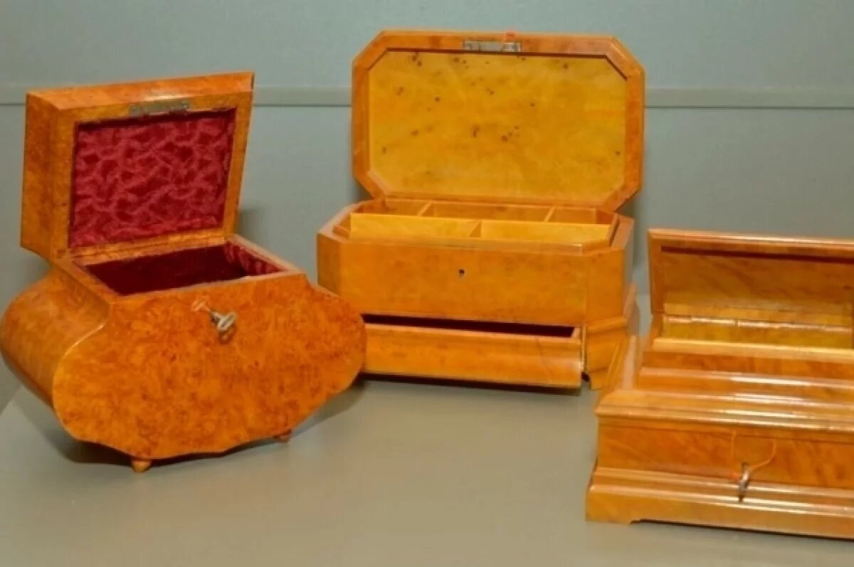    В 1970-е г. XX в. у каждого кировчанина в доме была уникальная шкатулка. У многих они сохранились до сих пор.