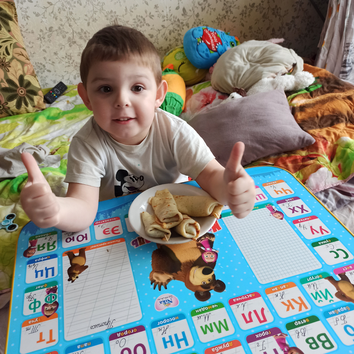 Сытый ребёнок- счастливый ребёнок!🥰❤😍 Блины с джемом🥞🥞🥞