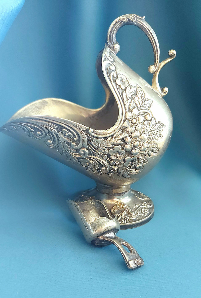 Сахарница-зольник. Прекрасная работа итальянских мастеров! Выполнено Leonardo silverplate, Italy. Серебрение, 50 годы прошлого века. Посеребренная посуда Leonardo — это настоящее серебро, но не из чистого серебра! 