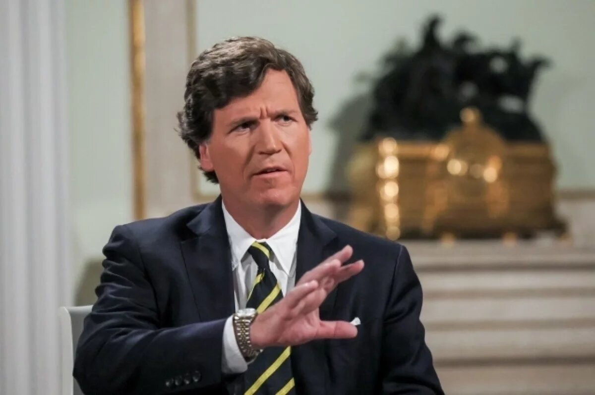    Такер Карлсон обращает внимание, что Украина стала лишь полем боя.