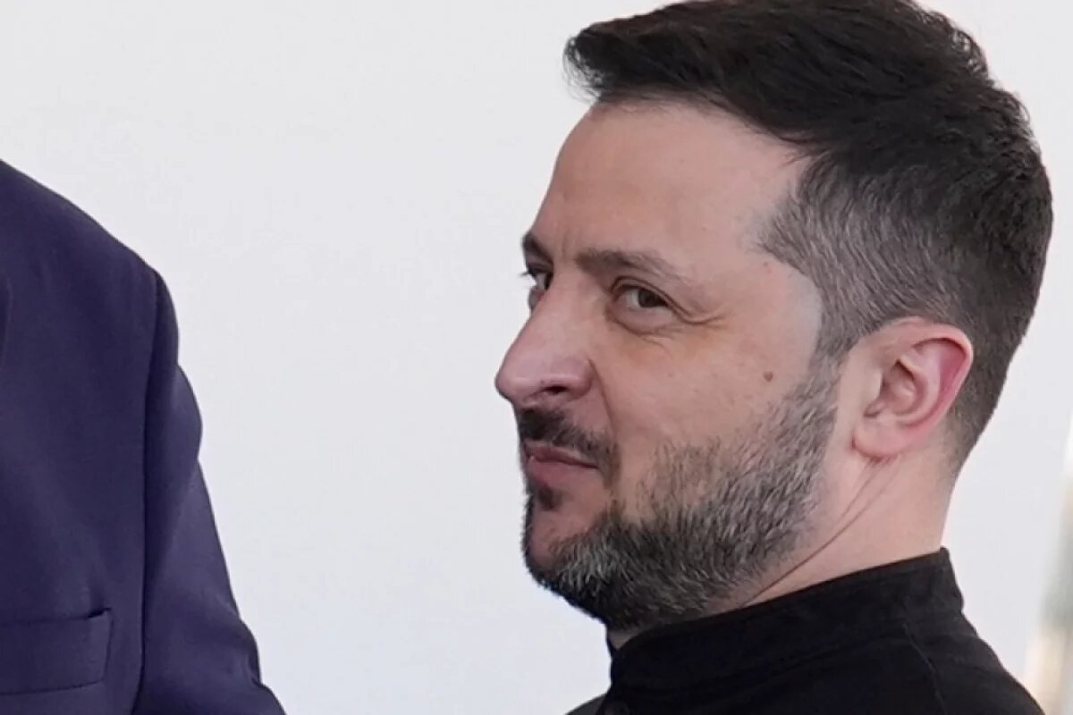    Потерявший легитимность лидер киевского режима Владимир Зеленский готов заплатить США за оружие.