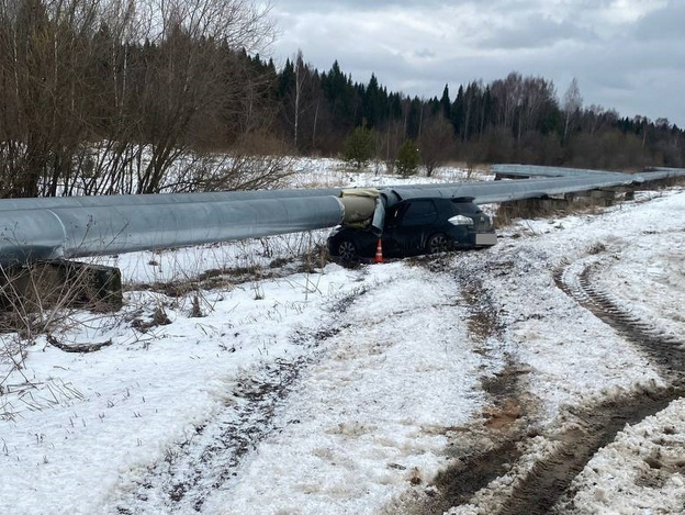    В Костино «Тойота» влетела в трубопровод