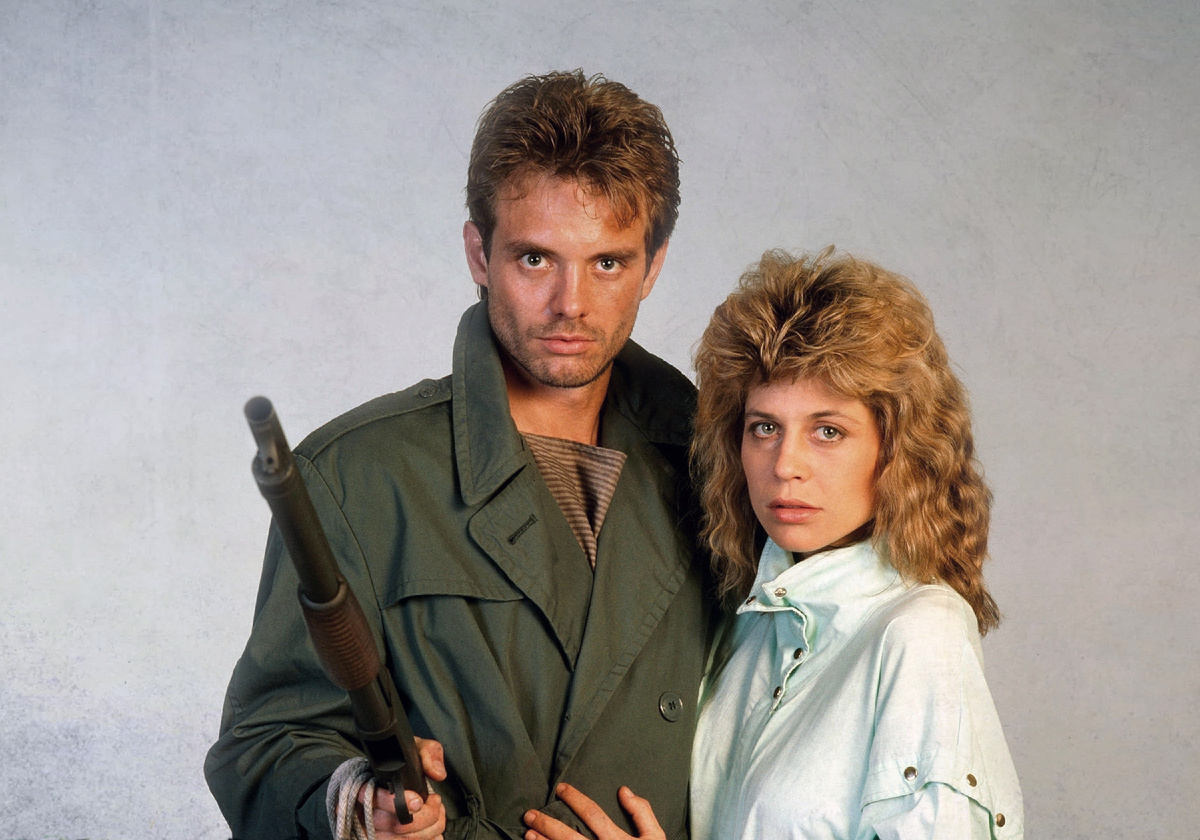 Кайл Риз в плаще AG-274 и Сара Коннор, фильм «Терминатор» 1984 года