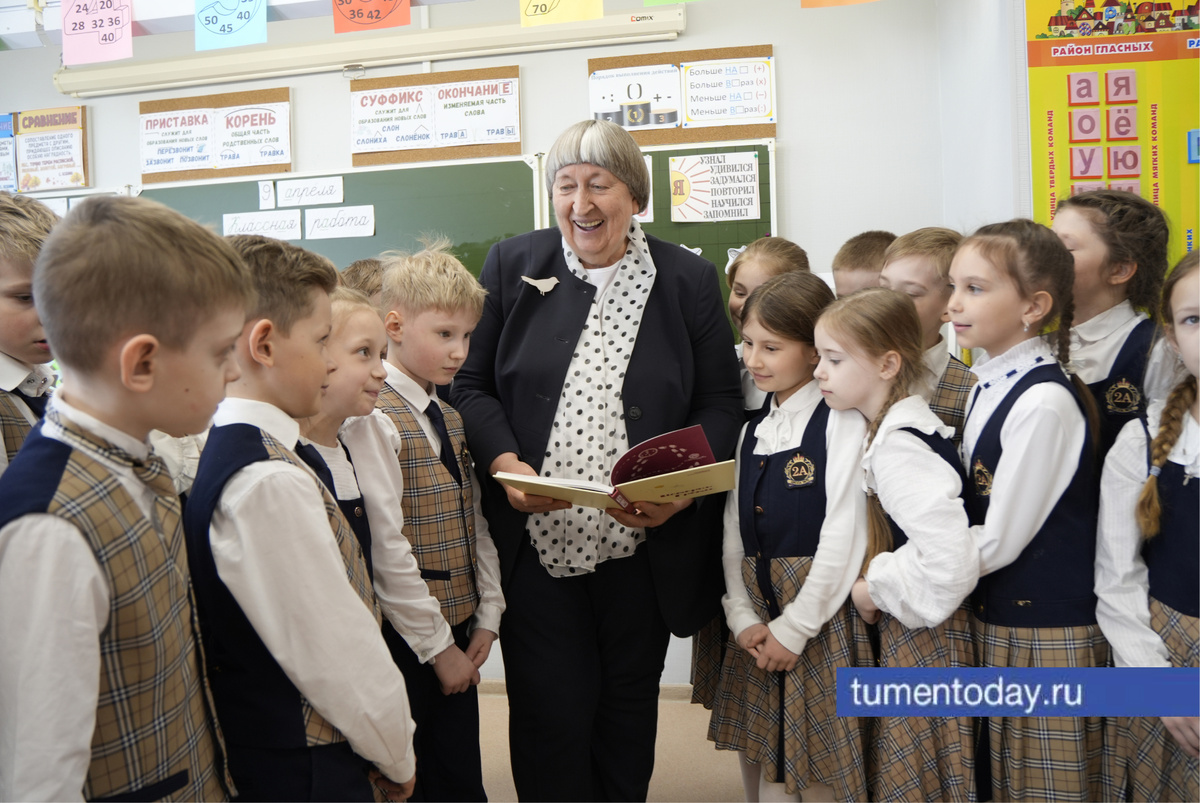 Лидия Русакова с удовольствием передает своей богатейший преподавательский опыт
новому поколению детей || Фото Екатерины ХРИСТОЗОВОЙ