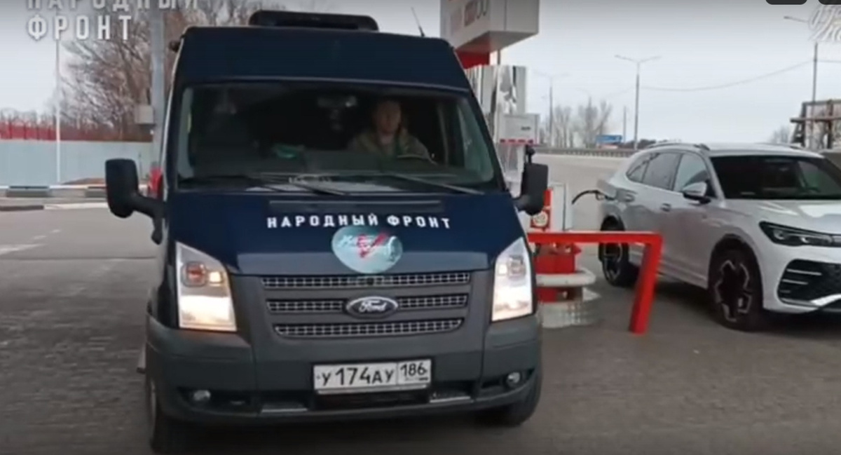    Сотрудники налоговой службы Югры передали в зону СВО микроавтобус