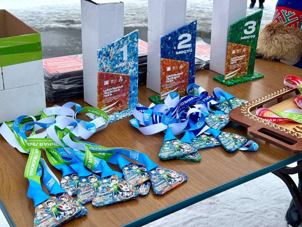    Уникальные медали и кубки ручной работы из «добрых крышечек» изготовлены в Ханты-Мансийске