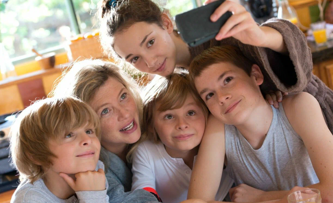 Фрагмент из сериала "Кандис Ренуар"