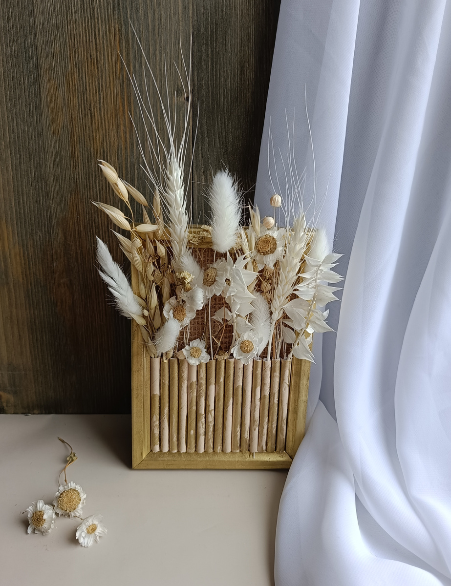 Домашний декор из простой рамки и трубочек. 