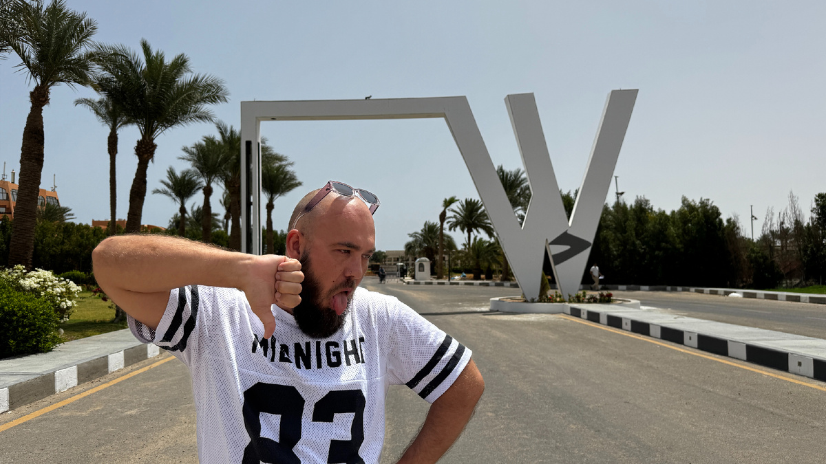 Когда заходишь на территорию, уже становится плохо.